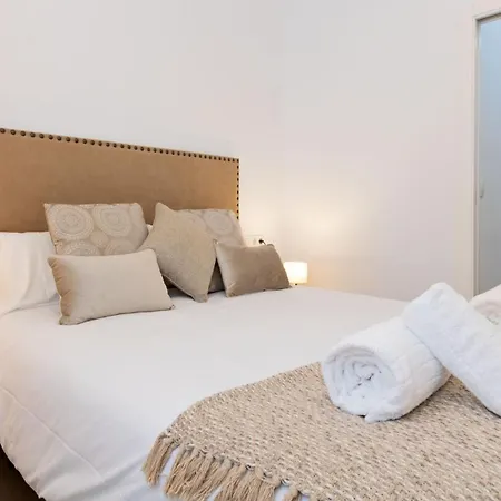 Nine O'Clock Metrosol Apartment Seville Room photo